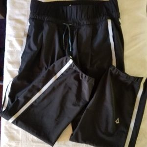 Ivivva capri pants